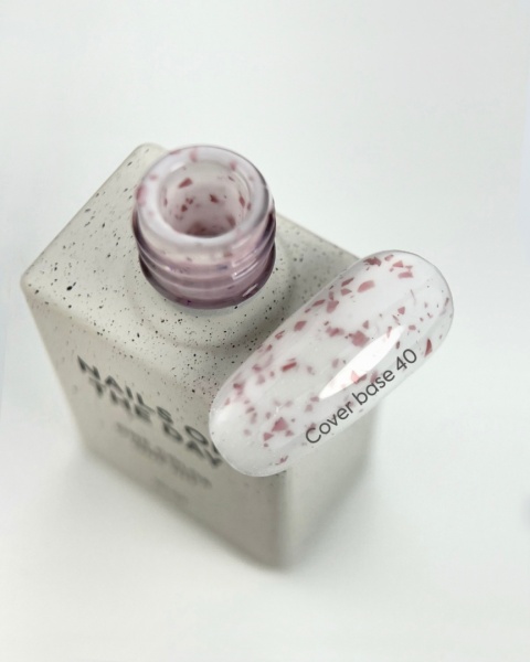 NAILSOFTHEDAY Cover base 40 – mleczna baza z różowymi płatkami, 10 ml