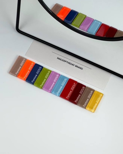 NAILSOFTHEDAY Pantone 2025/8 Gel Polish - bordowy lakier hybrydowy, 10 ml