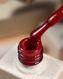 NAILSOFTHEDAY Rich Gel Polish – głęboki czerwony lakier hybrydowy z nutą bordo, 10 ml