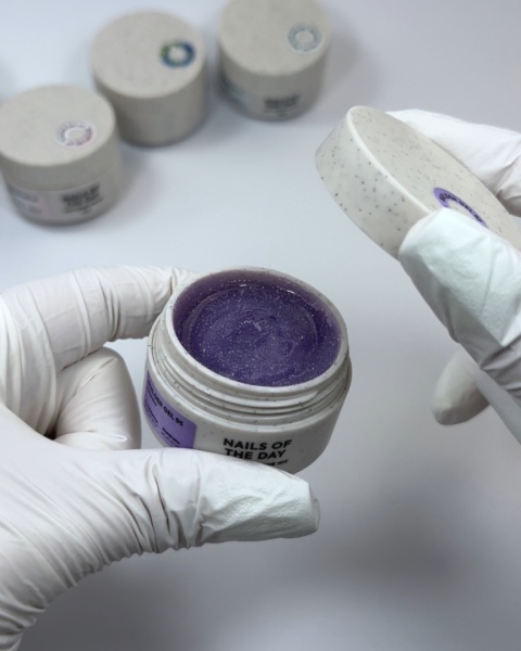 NAILSOFTHEDAY Builder gel 95 - fioletowy żel budujący z drobinką odblaskową, 15 ml