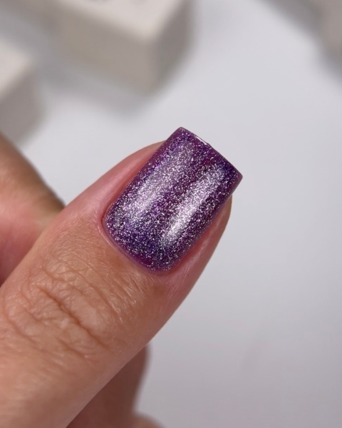 NAILSOFTHEDAY Cat Eye Gel Polish 03 – głęboki fioletowy lakier hybrydowy z efektem "kocie oko", 6 ml