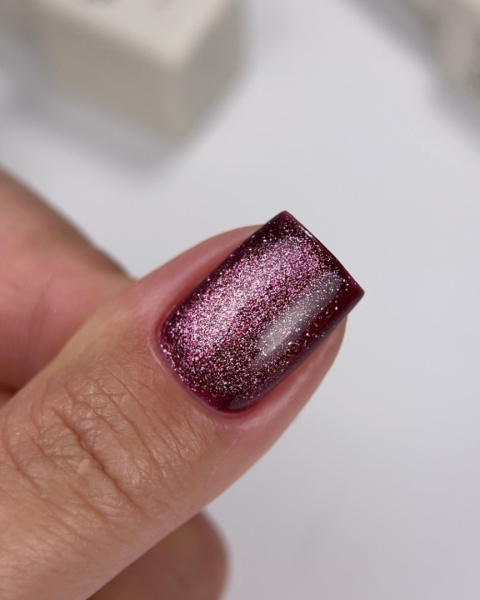 NAILSOFTHEDAY Cat Eye Gel Polish 05 – bordowo-wiśniowy lakier hybrydowy z efektem "kocie oko", 6 ml