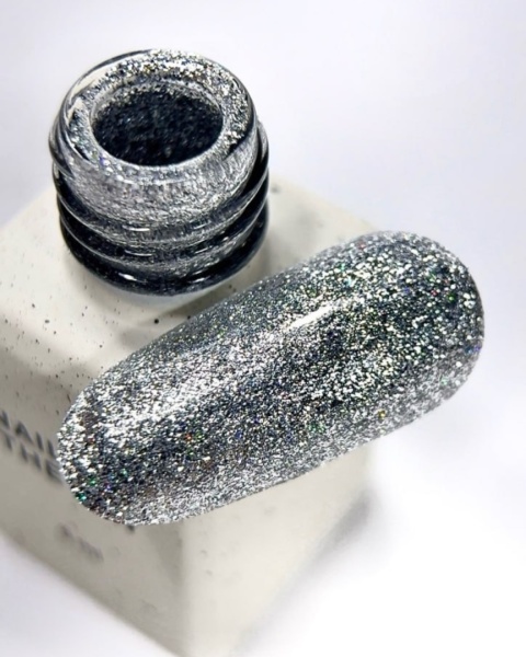 NAILSOFTHEDAY Color of the Month December 2025 Superhumans – srebrny lakier hybrydowy z efektem flash, 6 ml