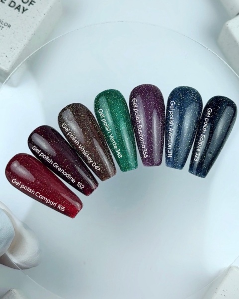 NAILSOFTHEDAY Euphoria Gel Polish - śliwkowo-fioletowy lakier hybrydowy z odblaskową drobinką, 10 ml